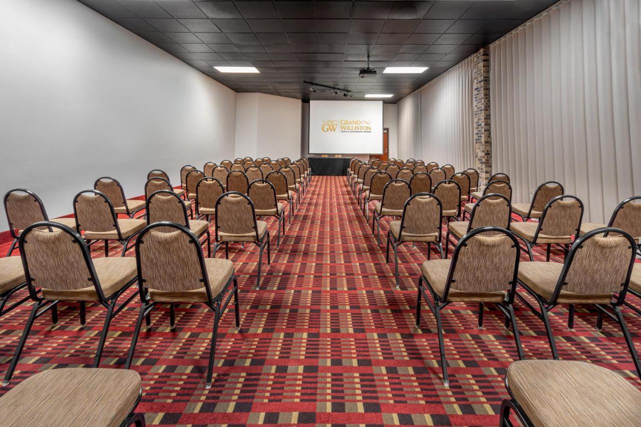 Grand Williston Hotel And Conference Center Exterior photo